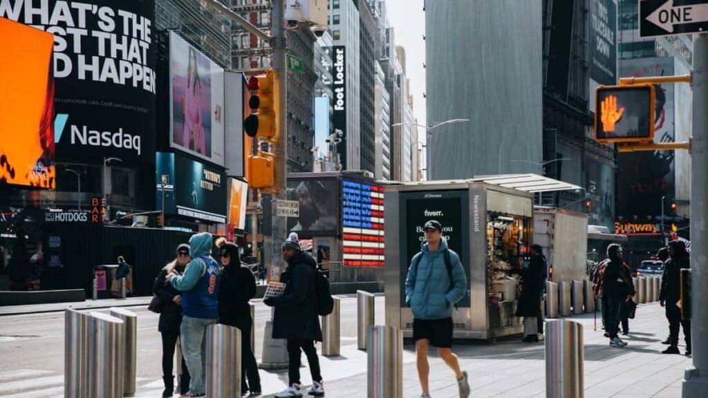 US Consumer Confidence Drops to Record Low Amid Ongoing Conflict and Economic Challenges