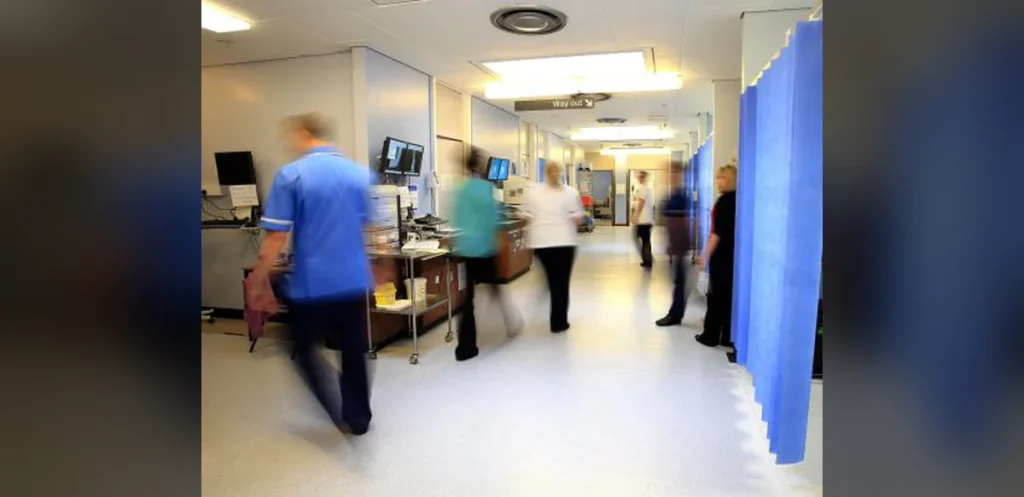 Study Estimates Over 1,300 Monthly Deaths in England Linked to Extended A&E Delays