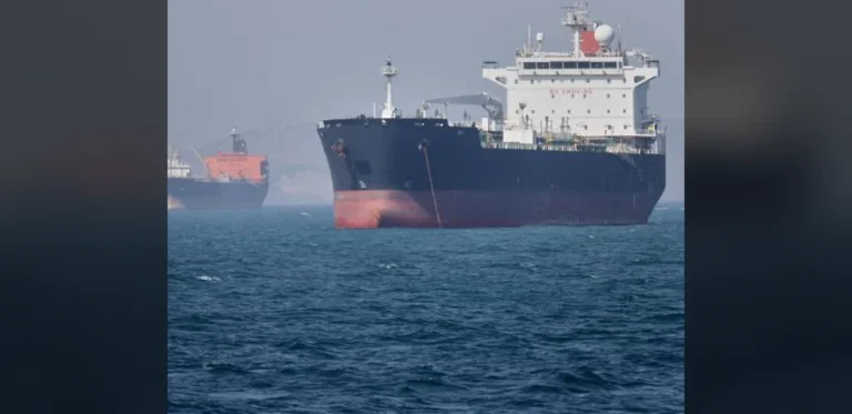 US Claims Secret Mission to Move Oil Tankers Past Hormuz Blockade