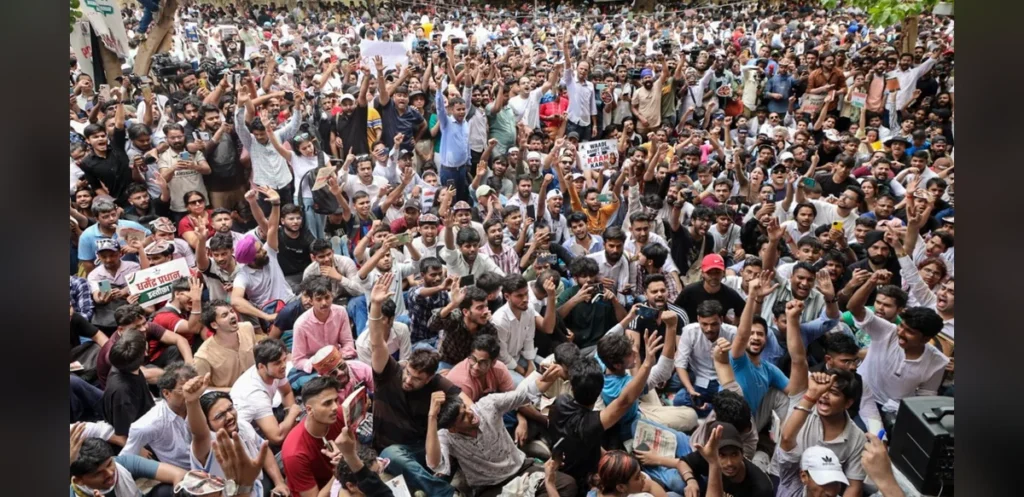 Youth protest at Jantar Mantar seeks exam reforms and minister resignation
