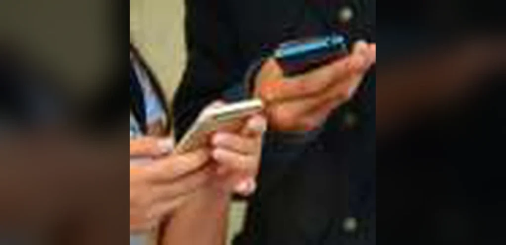How Online Messages Lose Context Through Circulation