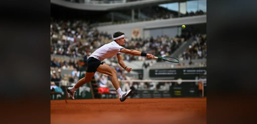Mensik Battles Zverev in French Open Men’s Semi-Final