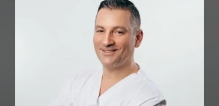 Surgeon Explains Five Signs You’re Brushing Too Hard, Warning That Damage Is Permanent