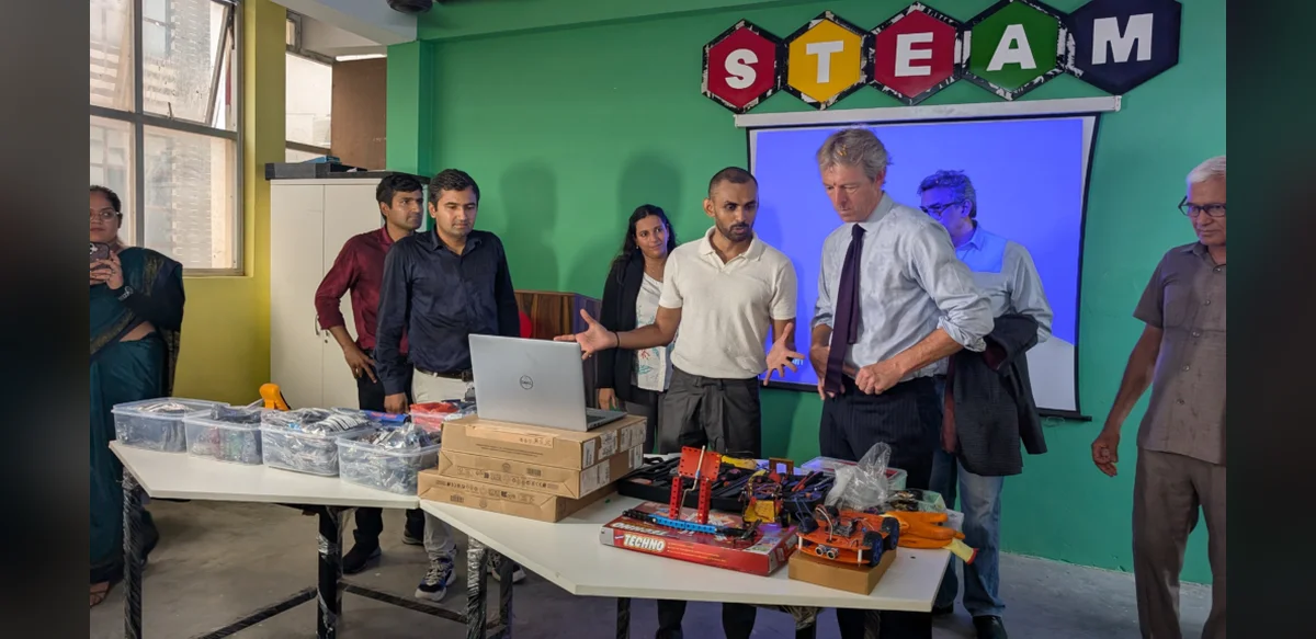 Australia Funds Robotics STEM Lab at Delhi Government School