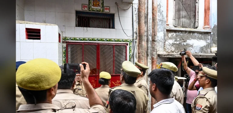 CCTV Footage Shows Accused Hiding Cash at Ayodhya Ram Temple