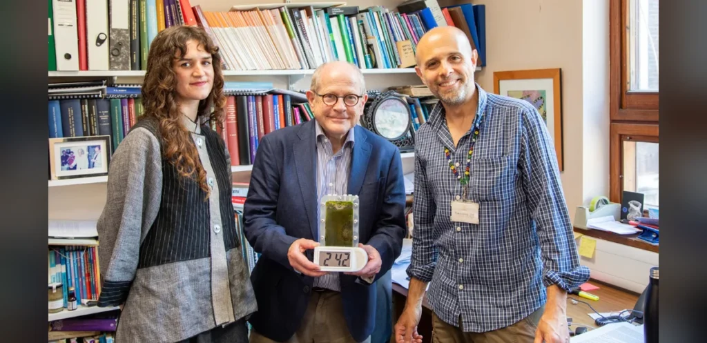 University of Cambridge Researchers Develop Living Bio-Battery Using Algae for Continuous Power