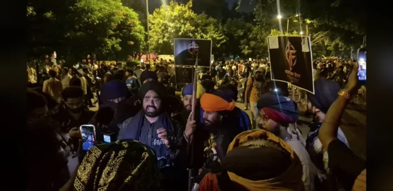 Religious Chants and Armed Displays Raise Concerns at Jantar Mantar Protest