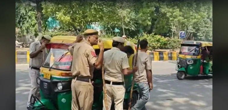 Delhi Police Halt Students in Autorickshaws Near Protest Site