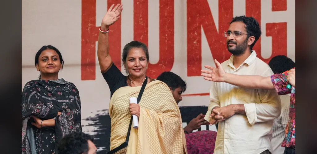 Shabana Azmi Joins Education Protest at Jantar Mantar