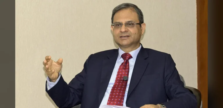 RBI Assesses Rupee as Undervalued; FCNR(B) Inflows Exceed $32 Billion