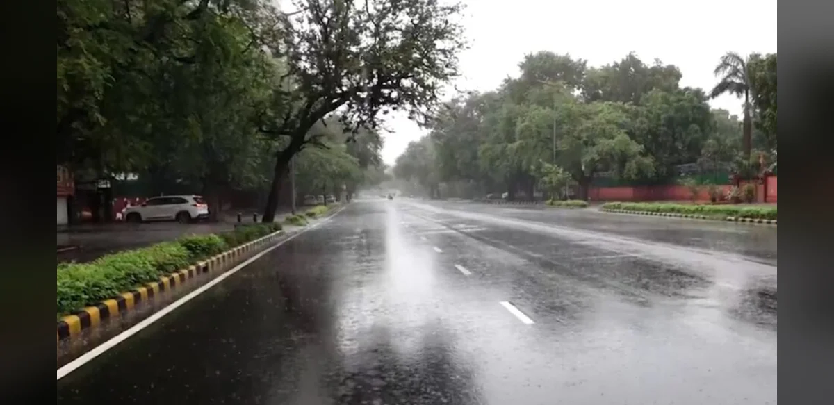 Heavy Rain Affects Delhi-NCR; Red Alert Issued for Thunderstorms