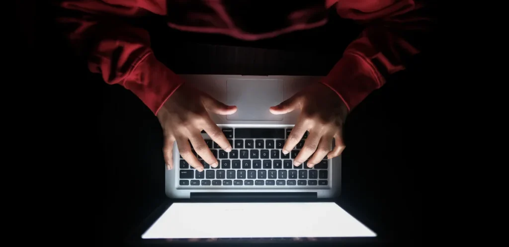 Cybersecurity Expert Outlines Online Safety Guidelines for Children