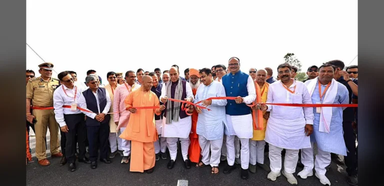 Defence and Highways Ministers Open Lucknow-Kanpur Expressway