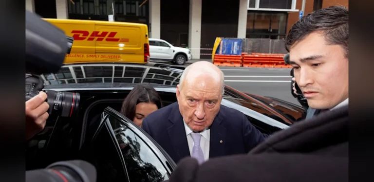 Trial of Ex Broadcaster Opens with Testimony on Alleged Provision of Vehicle Phone and Funds