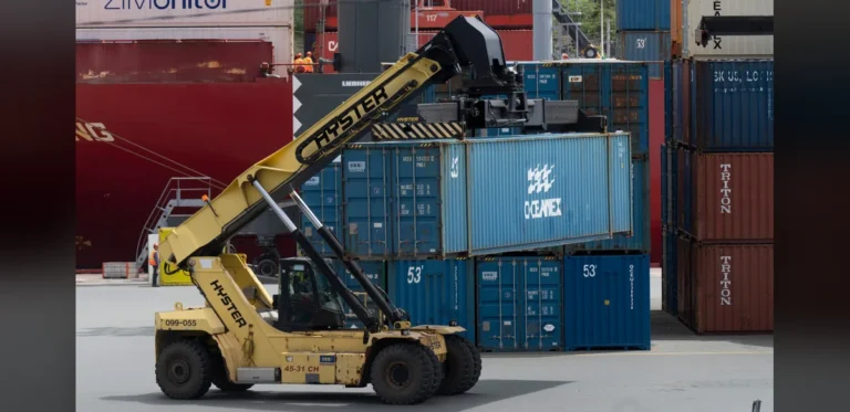 Ottawa Plans Rebate of 100 Million Dollars for Steel Shipping Costs