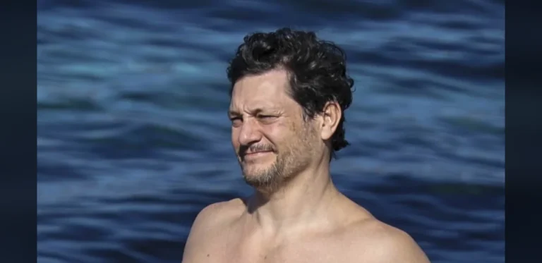 Entertainer Spotted Swimming at Sydney Coastal Spot