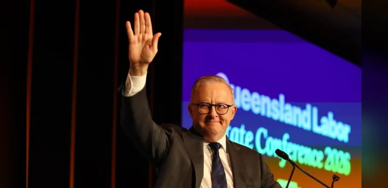 Labor Leader Cautions Supporters on Populist Challenges