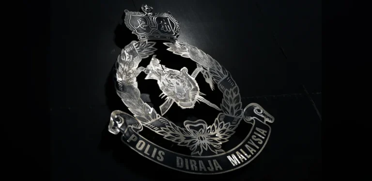 Two Men with Extensive Criminal Histories Detained Following Armed Robbery at Convenience Store