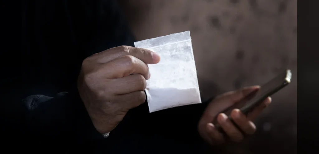 Authorities Detain Two Individuals During Operation in Makati City Involving Suspected Illegal Substance