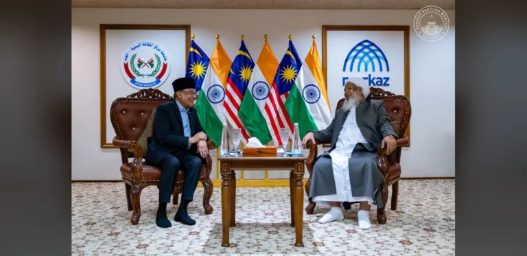 Malaysian Prime Minister Holds Talks with Scholar in Kerala After Differing on Women’s Issues