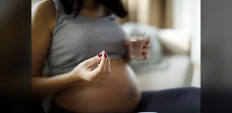 Paracetamol Intake in Early Pregnancy Tied to Reduced Size of Fetal Ovaries and Testes