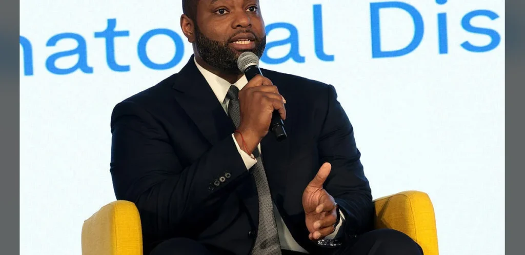 Florida Gubernatorial Candidate Maintains Alignment With Presidential Agenda Despite Website Updates