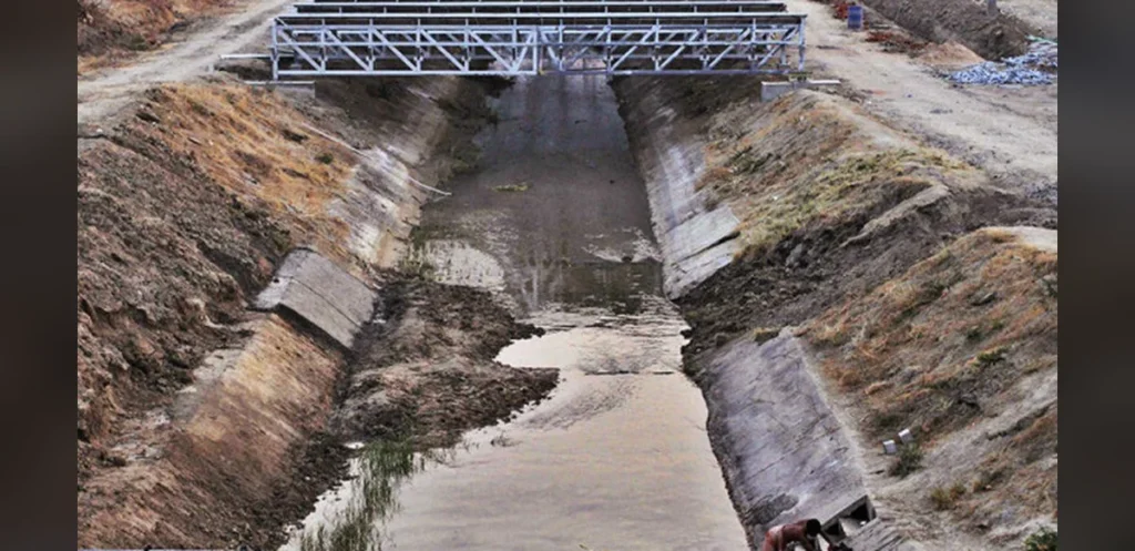 India’s vast canal network offers a land-free path to solar power