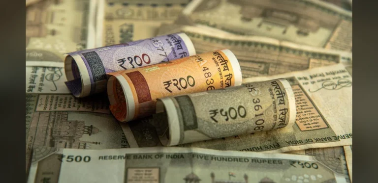 FCNR(B) deposits: Who bears the currency risk? | Explained