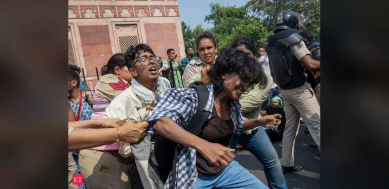 Delhi Police Detain Over Three Thousand Protesters in Preemptive Measures