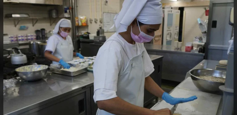 Japan Weighs Changes to Foreign Worker Limits as Hiring Pressures Mount